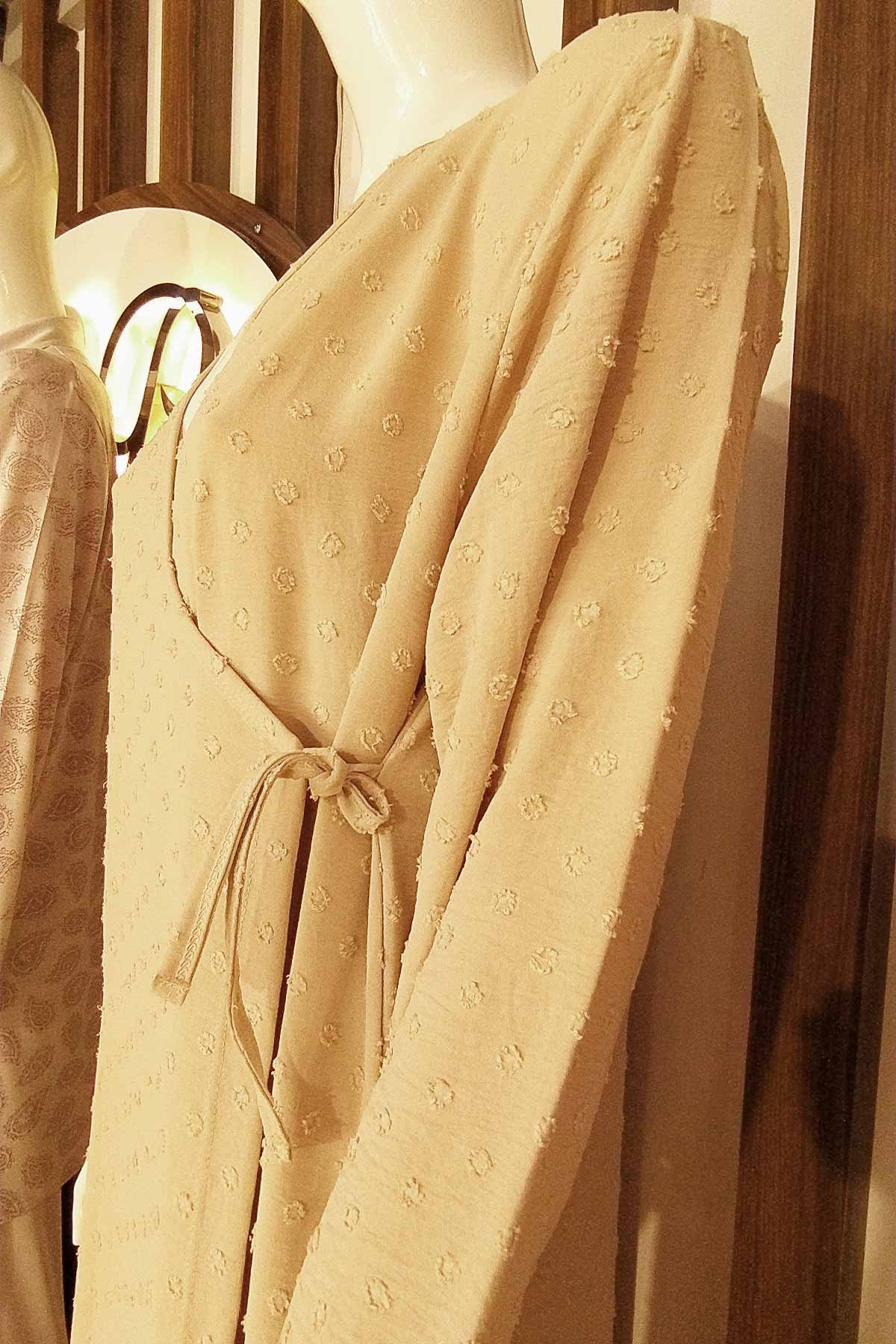 Bej Yandan Bağlamalı Kendinden Desenli Namaz Seti 2696