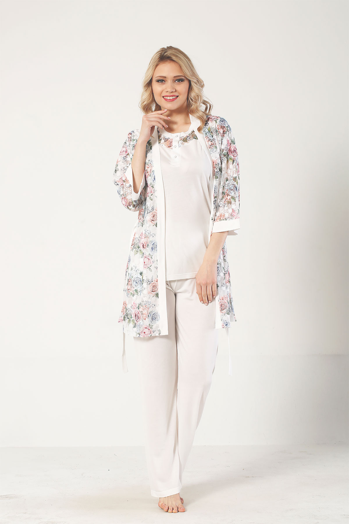 Ekru Dantel Sabahlıklı Kutulu Kadın Pijama Takımı 2329