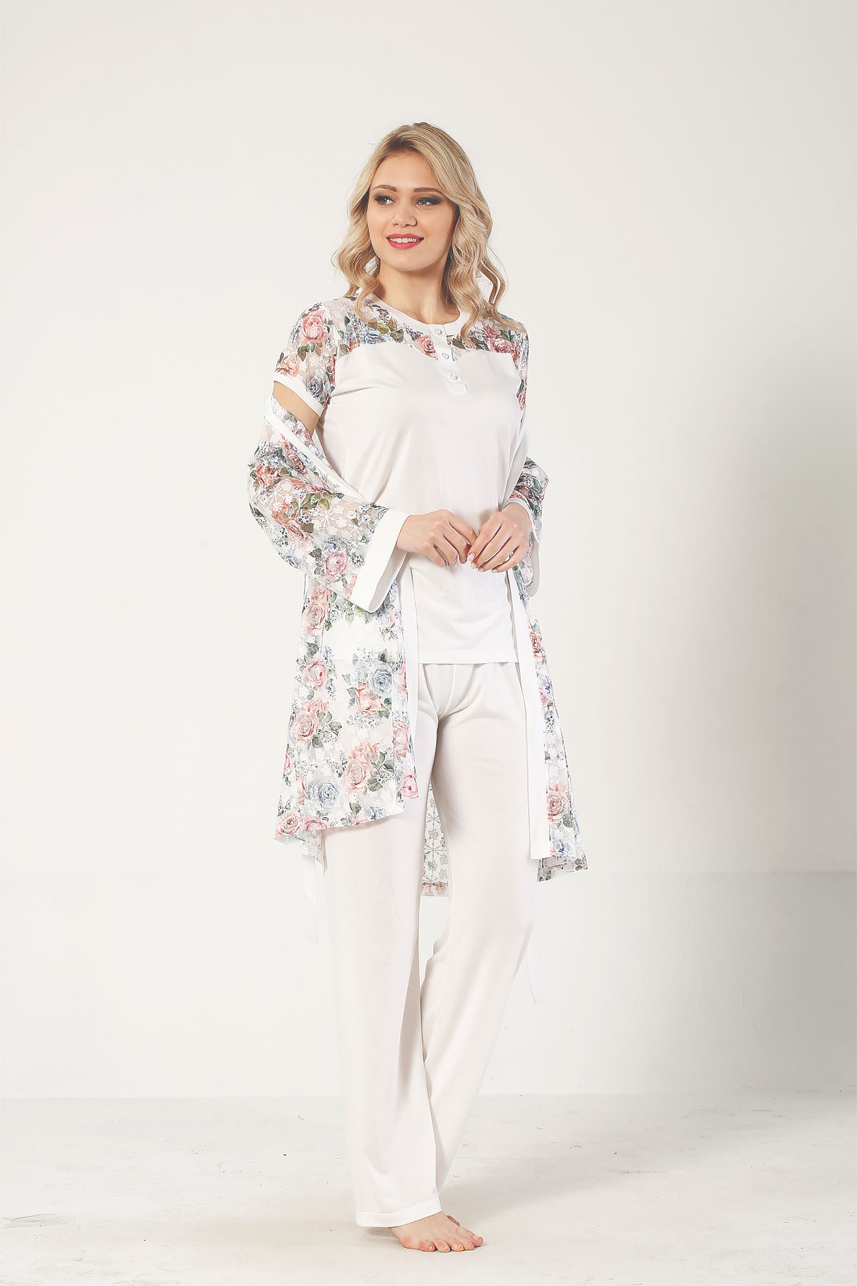 Ekru Dantel Sabahlıklı Kutulu Kadın Pijama Takımı 2329