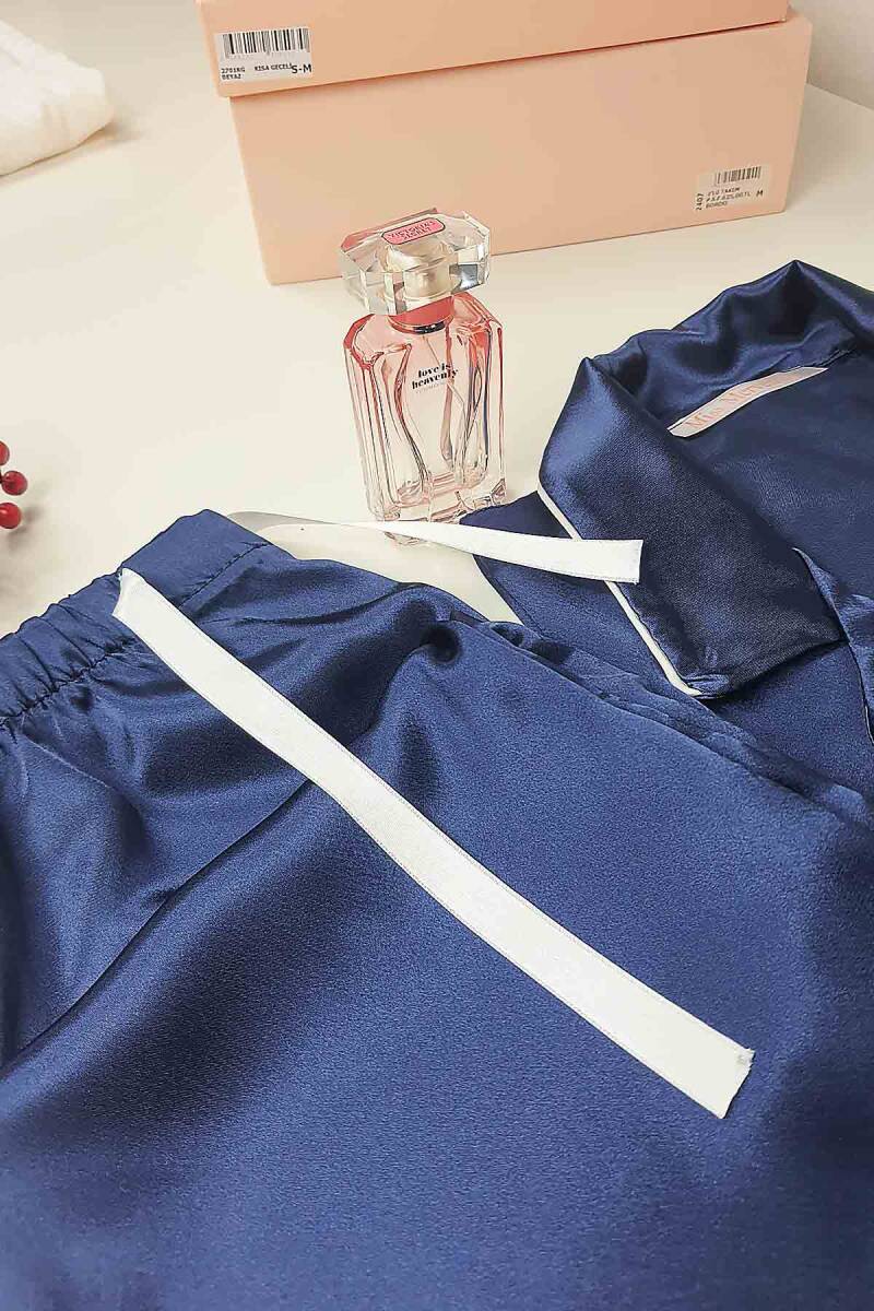 İpek Saten Boydan Düğmeli Kadın Pijama Takımı - Lacivert Erkek Yaka Fiyonklu 8004MS