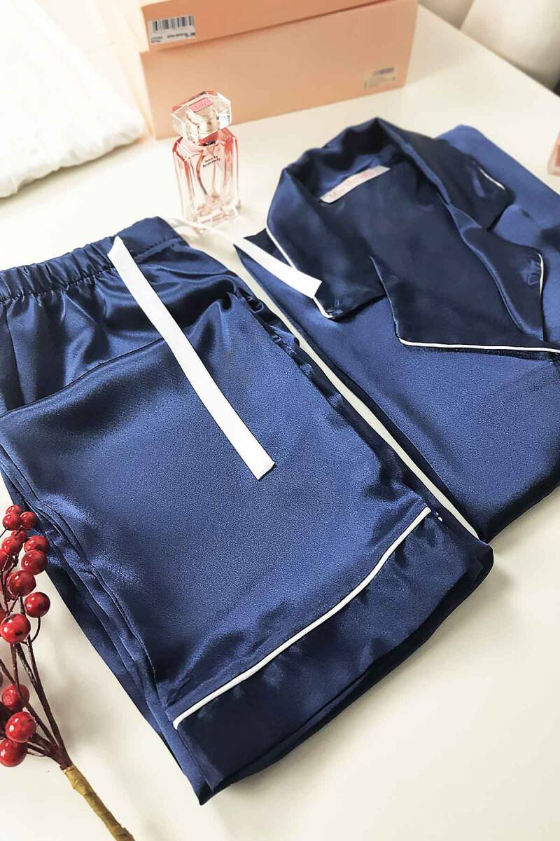 İpek Saten Boydan Düğmeli Kadın Pijama Takımı - Lacivert Erkek Yaka Fiyonklu 8004MS