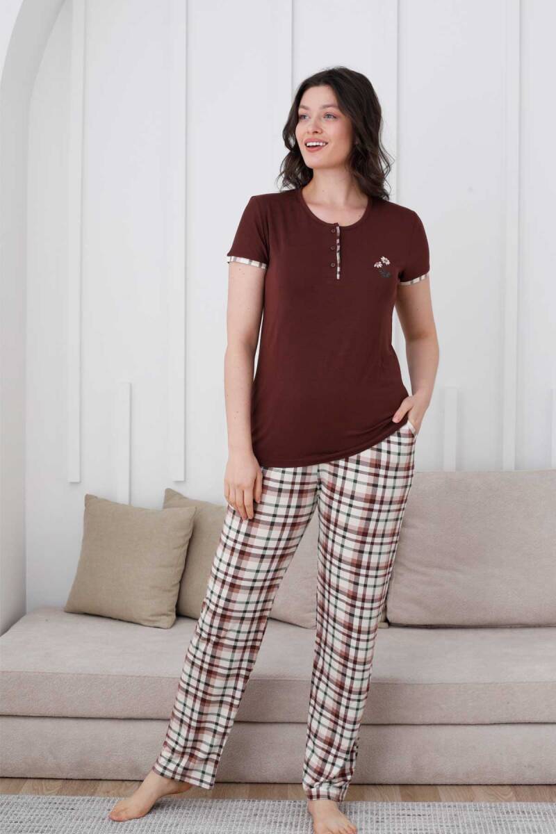 Ekoseli%20Kadın%20Pijama%20Takımı%20-%20Kahverengi%20Nakışlı%20Likralı%20Kısa%20Kollu%202834KY