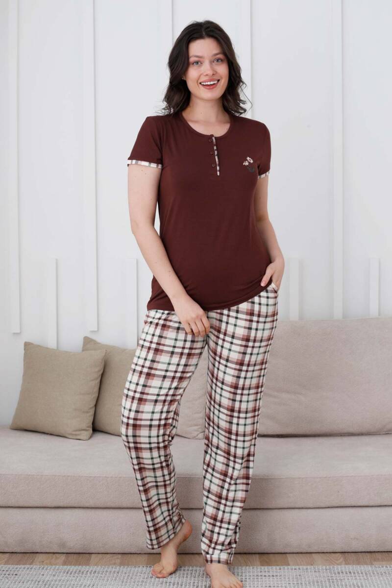 Ekoseli%20Kadın%20Pijama%20Takımı%20-%20Kahverengi%20Nakışlı%20Likralı%20Kısa%20Kollu%202834KY