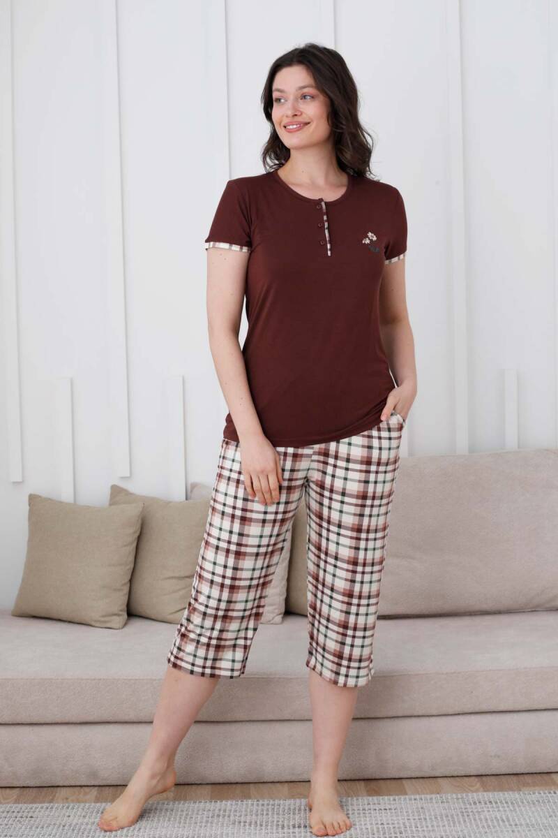 Ekoseli%20Kadın%20Pijama%20Takımı%20-%20Kahverengi%20Nakışlı%20Likralı%20Bermuda%202834B