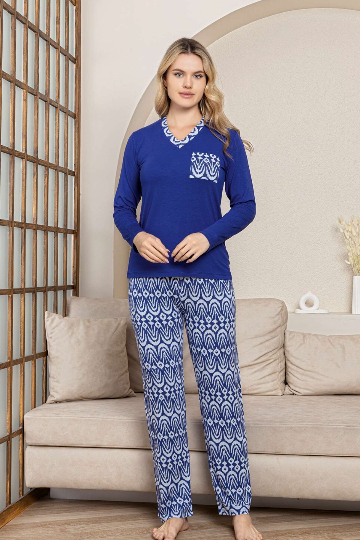 Etnik Desenli Kadın Pijama Takımı - Saks Mavi V Yaka Uzun Kollu Likralı Kumaş 2824UY