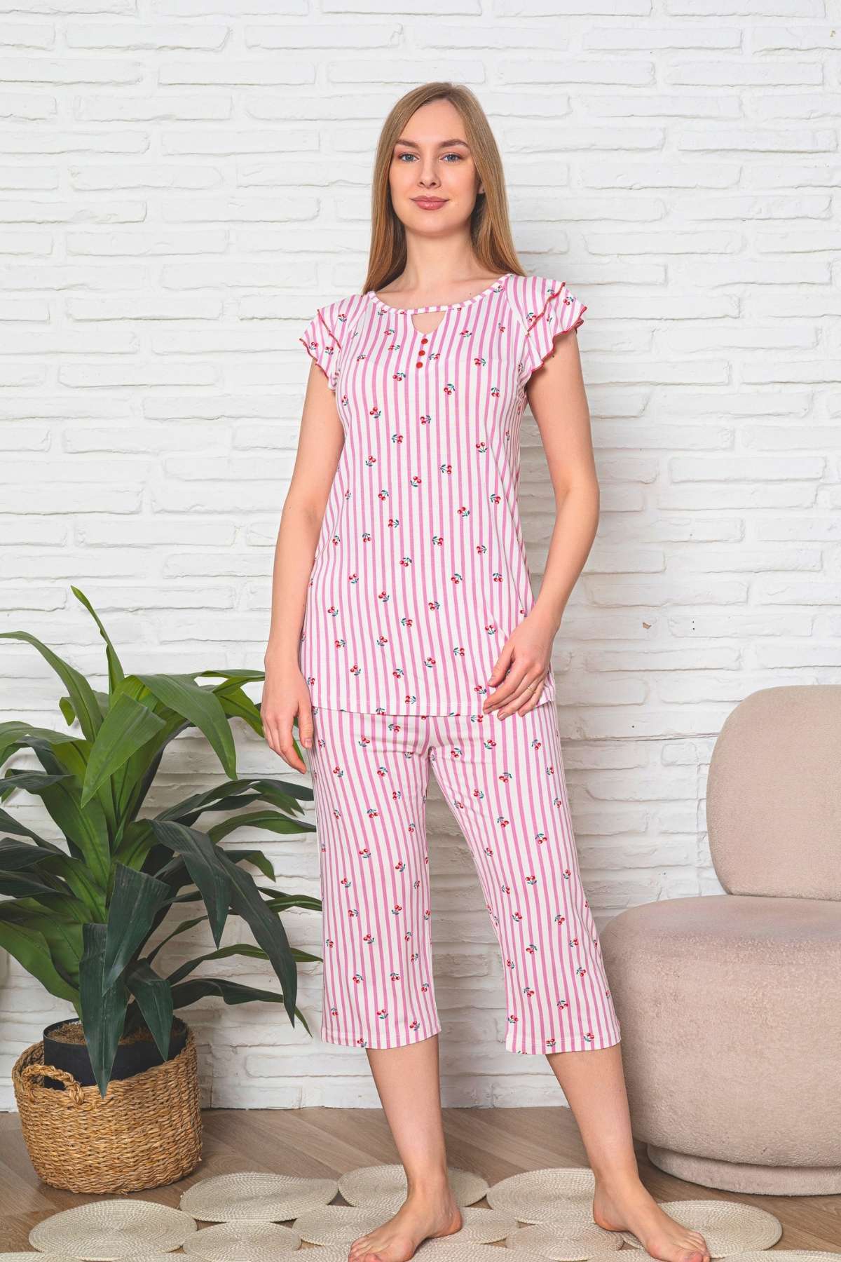 Desenli Kadın Pijama Takımı - Çizgili Kiraz Fırfırlı Kol Likralı Viskon Bermuda 2840B