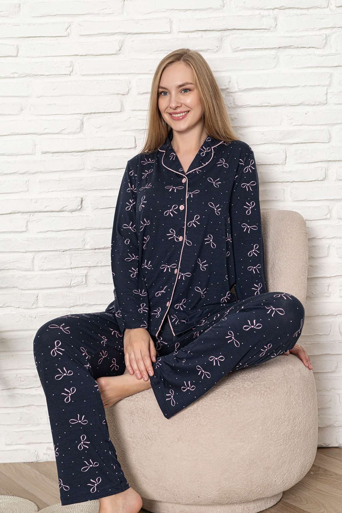 Önden Düğmeli Kadın Pijama Takımı - Fiyonk Desenli Uzun Kol Likralı Rink Viskon 2918UY